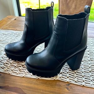 Steve Madden Black Boots - High Heel